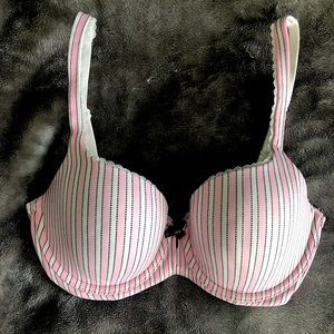 Super Cute Victoria’s Secret Pink & Cream Bra